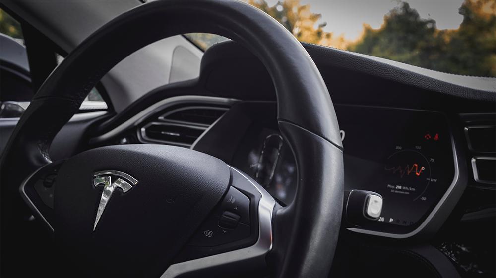 Tesla Features <b>Explained</b>: Ultra <b>High Fidelity Sound</b>